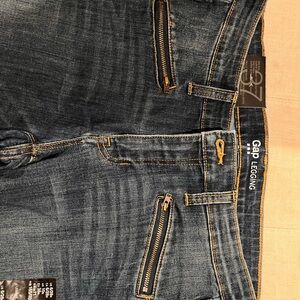 NWT Gap skinny jeans with zipper accents